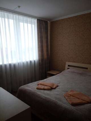 Отель Dubno Дубно Двухместный номер Делюкс с 1 кроватью и дополнительной кроватью-1