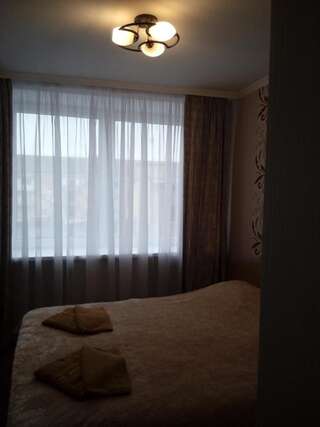 Отель Dubno Дубно Двухместный номер Делюкс с 1 кроватью и дополнительной кроватью-9